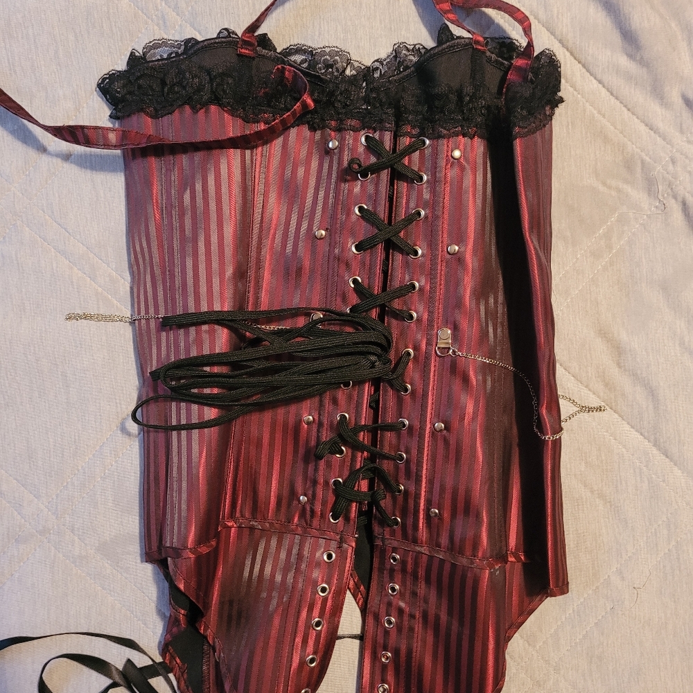 Corset - Picture 3 of 4
